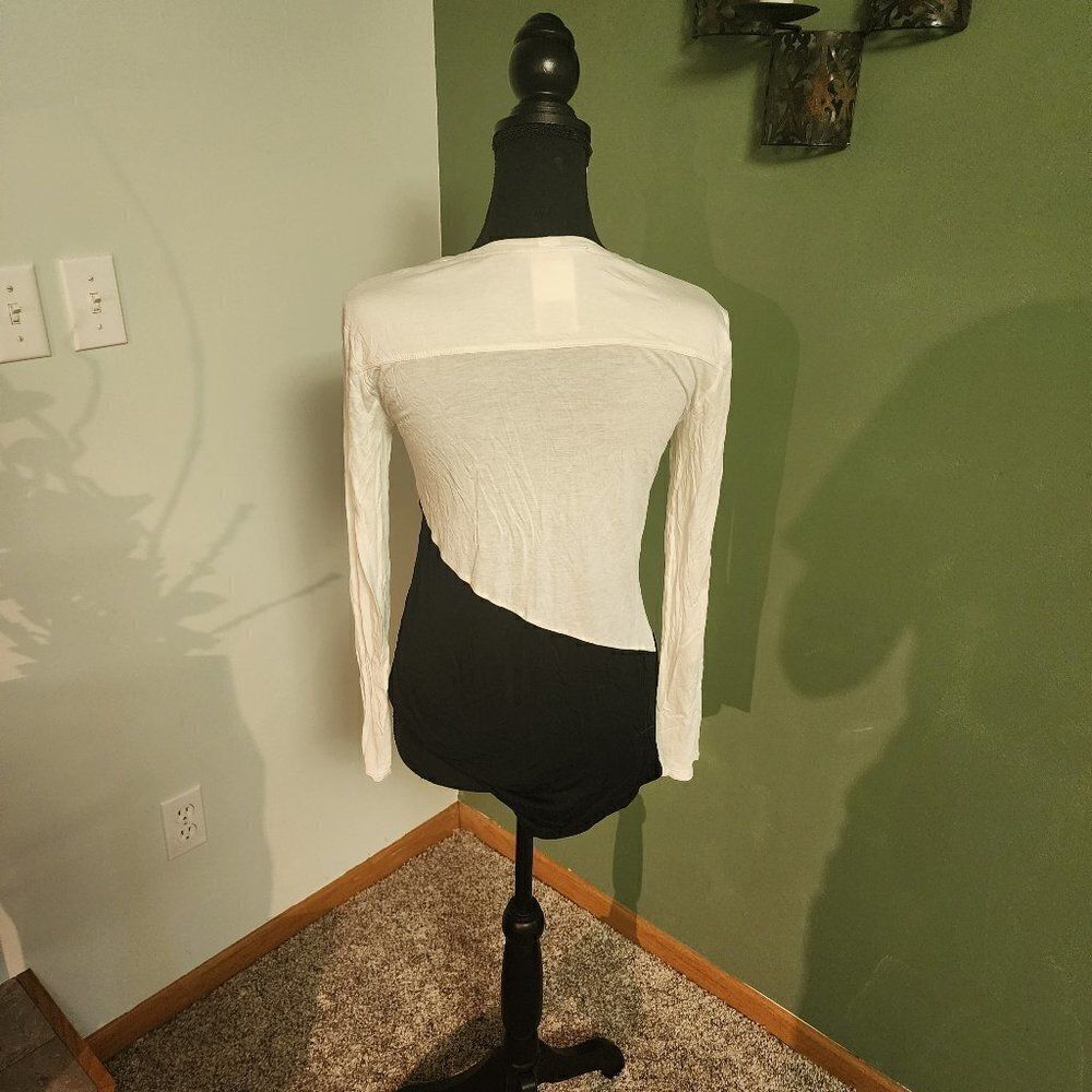 BCBGMAXAZRIA Long Sleeve Top Size XXS - Picture 3 of 4